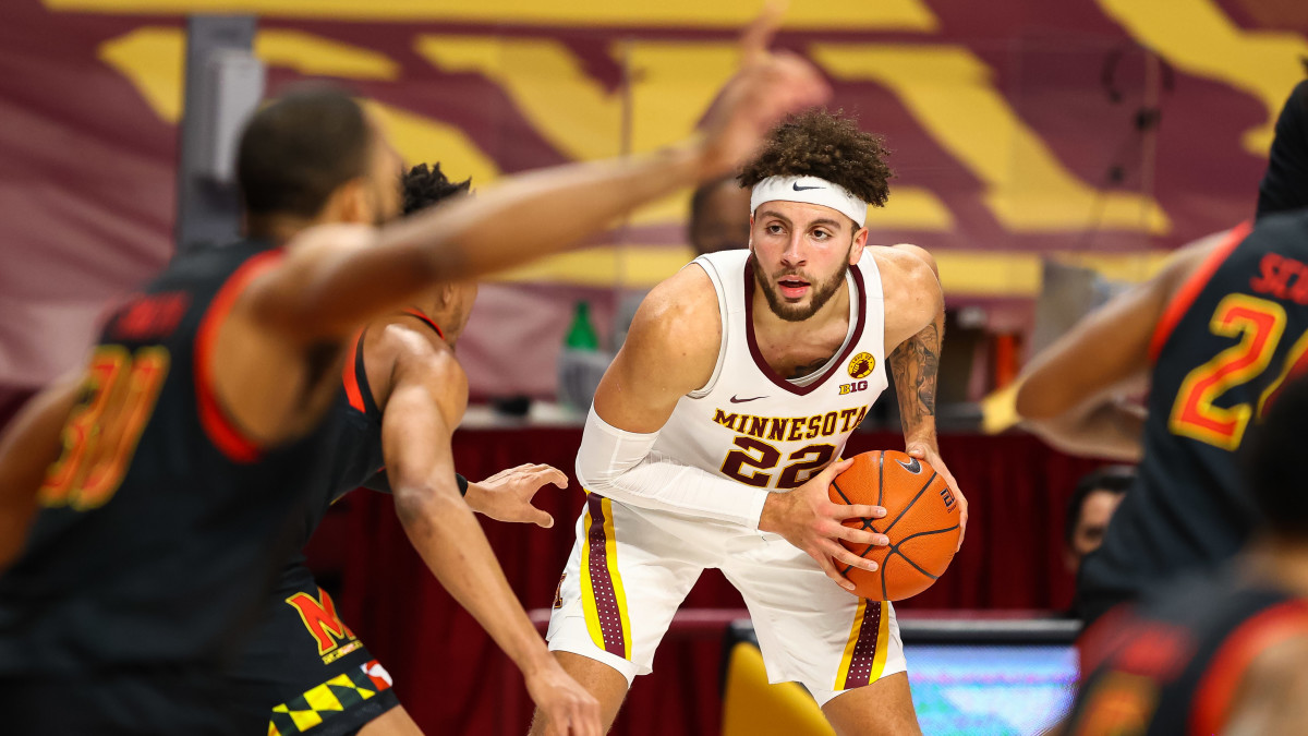 Gabe Kalscheur looks to pass